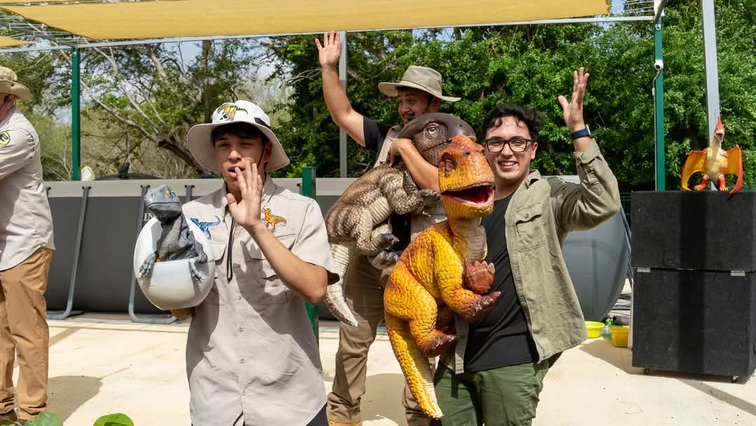 El equipo de Dino Aventuras durante una presentación