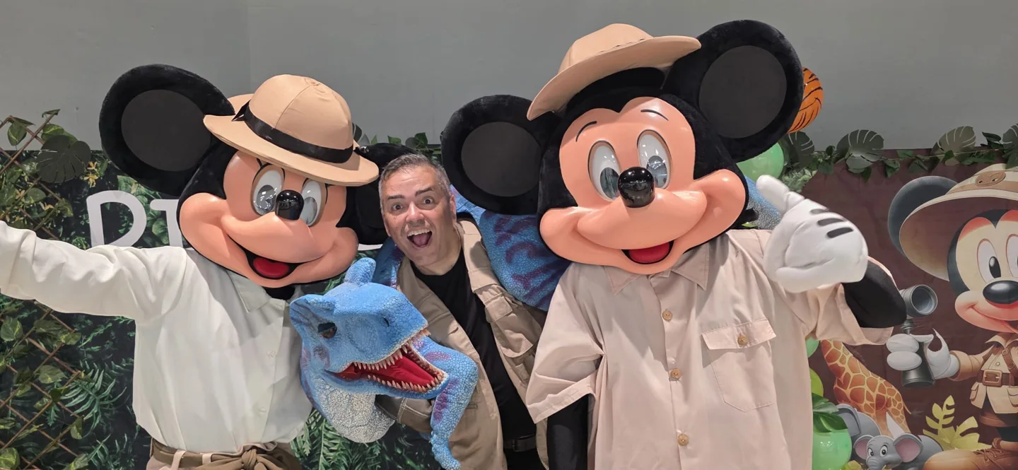 Mickey y Minnie en una celebración temática
